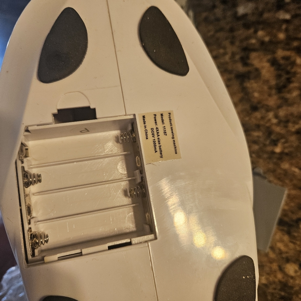 Mini Cordless Sewing Machine - White - Picture 4 of 5
